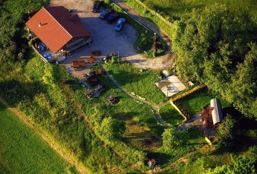 Le Chalet Du Chemin Et Sa Roulotte Berviller-en-Moselle Exteriér fotografie
