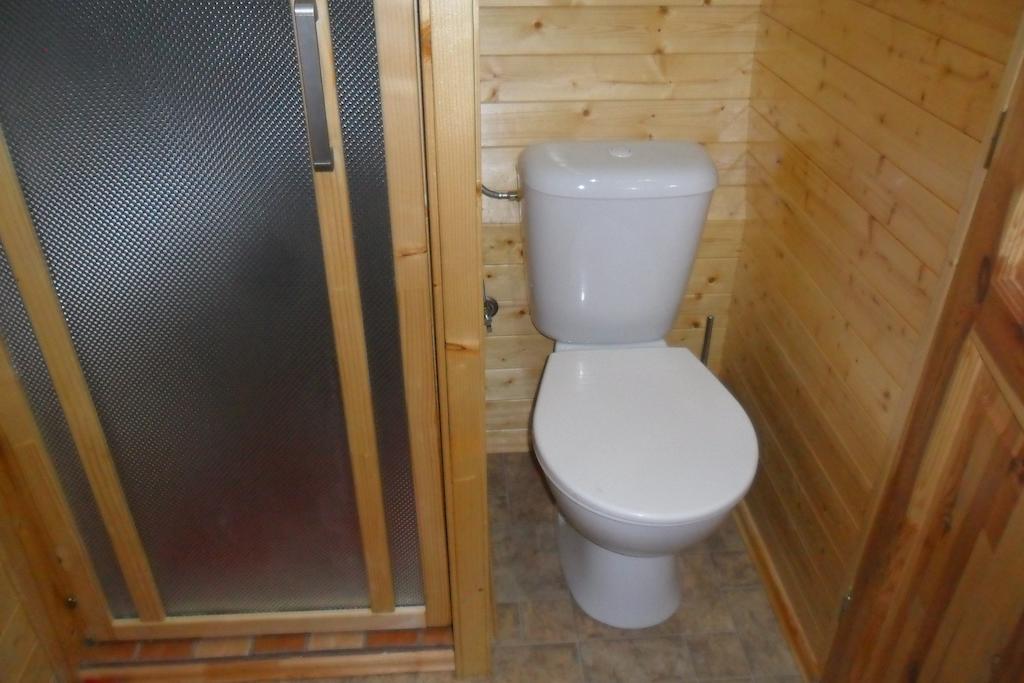 Le Chalet Du Chemin Et Sa Roulotte Berviller-en-Moselle Exteriér fotografie