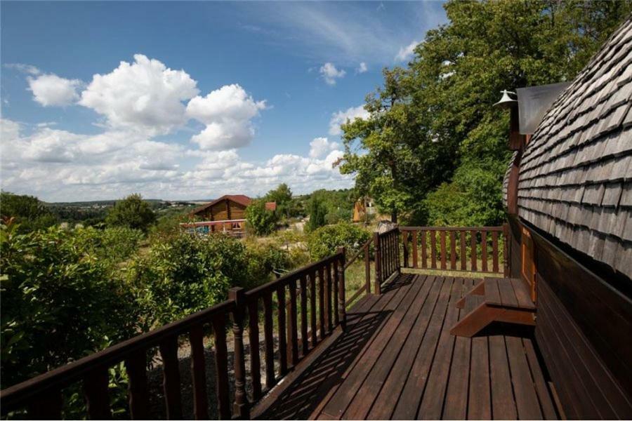 Le Chalet Du Chemin Et Sa Roulotte Berviller-en-Moselle Exteriér fotografie