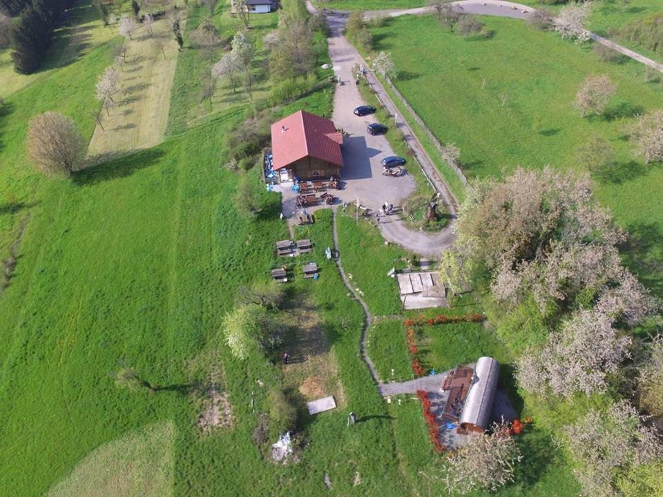 Le Chalet Du Chemin Et Sa Roulotte Berviller-en-Moselle Exteriér fotografie